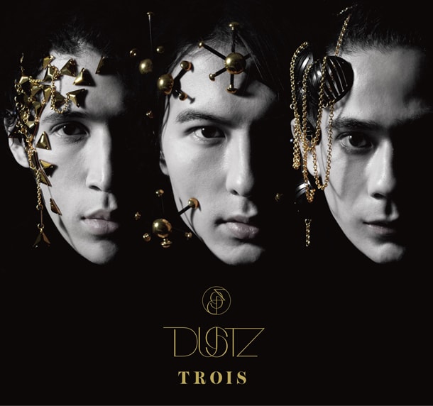 「TROIS」初回限定盤ジャケット