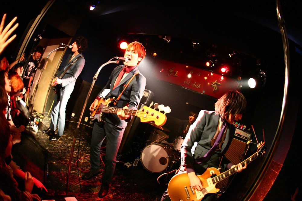 THE BAWDIES