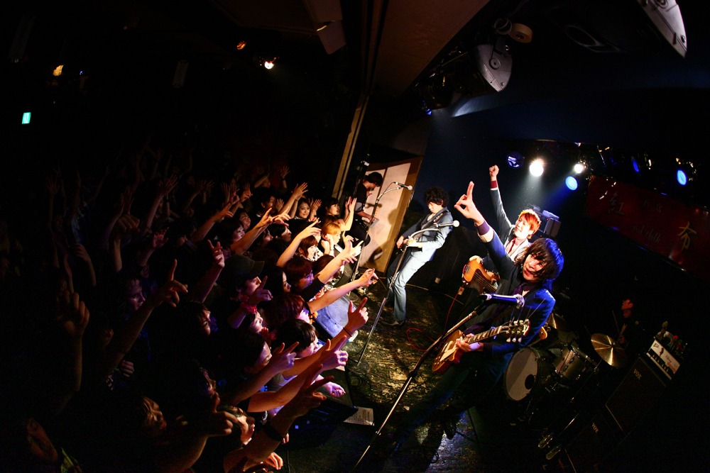 THE BAWDIES