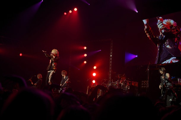 ワンマンライブ「Life is LIVE'11～まさに人生とはライブだ！～」の模様。