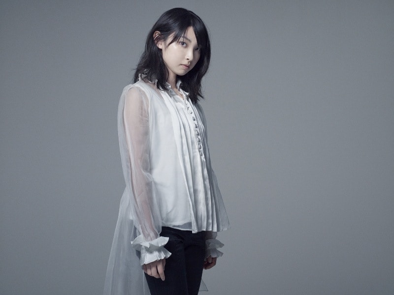 強い目力と圧倒的な歌唱力を持つ期待のニューカマー家入レオ。