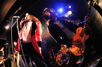 1stアルバム「戦争をしよう」の楽曲のみを演奏し、原点回帰ともいえるステージを披露した毛皮のマリーズ。