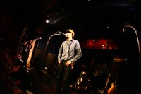 新宿red clothでTHE BAWDIESと毛皮のマリーズの成長を見続けてきた猪狩店長。