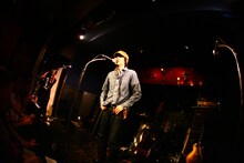 新宿red clothでTHE BAWDIESと毛皮のマリーズの成長を見続けてきた猪狩店長。