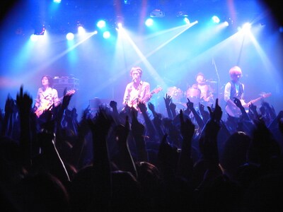 アンコールでは2つのビッグニュースを届けたNICO。2012年もさらなる活躍が期待できそうだ。