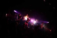 10月21日に行われたFRONTIER BACKYARDのライブの様子。