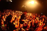 10月21日に行われたFRONTIER BACKYARDのライブの様子。