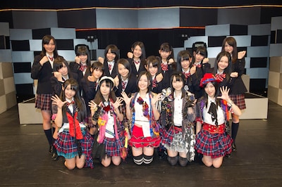 第5期生は27日公演終了後、松井珠理奈、松井玲奈ら選抜メンバー5名とともに記者会見に参加。 (C)AKS