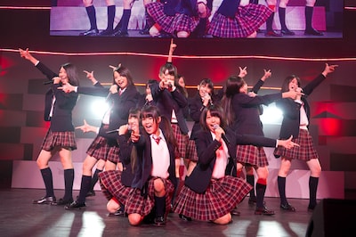 「大声ダイヤモンド」を披露するSKE48第5期メンバー。 (C)AKS