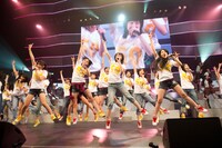 2公演ともアンコールでは、メンバー全員で「オキドキ」をパフォーマンス。 (C)AKS