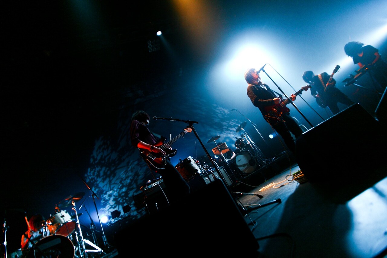 THE NOVEMBERS思い出のAXで幻惑パフォーマンス - 音楽ナタリー