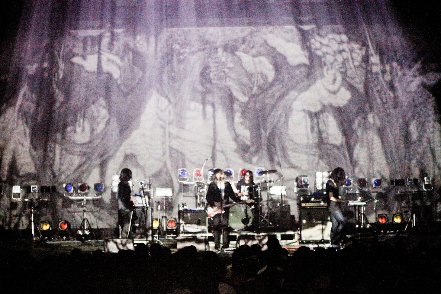 ツアー「To Two()melt into holy」SHIBUYA-AX公演の様子。