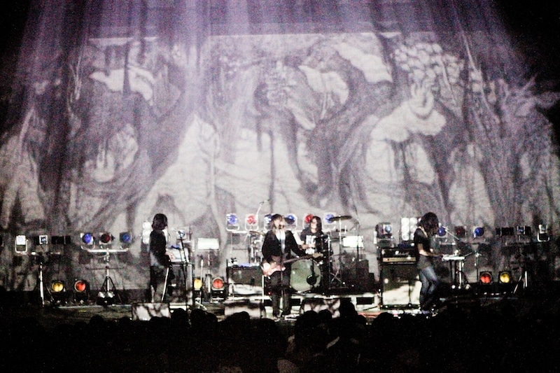 ツアー「To Two()melt into holy」SHIBUYA-AX公演の様子。