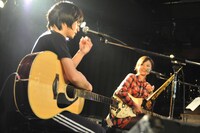 念願を叶えて笑顔を浮かべる弓木と、疑心暗鬼のミドリカワ。