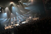「WEAVER 3rd TOUR 2011『ジュビレーション～太陽と月のパレ―ド～』」神奈川芸術劇場公演の様子。
