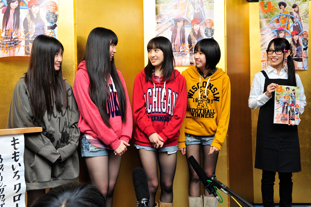 ももいろクローバーZ-1と謎の美少女書店員。 - ももクロZ-1、サイン本