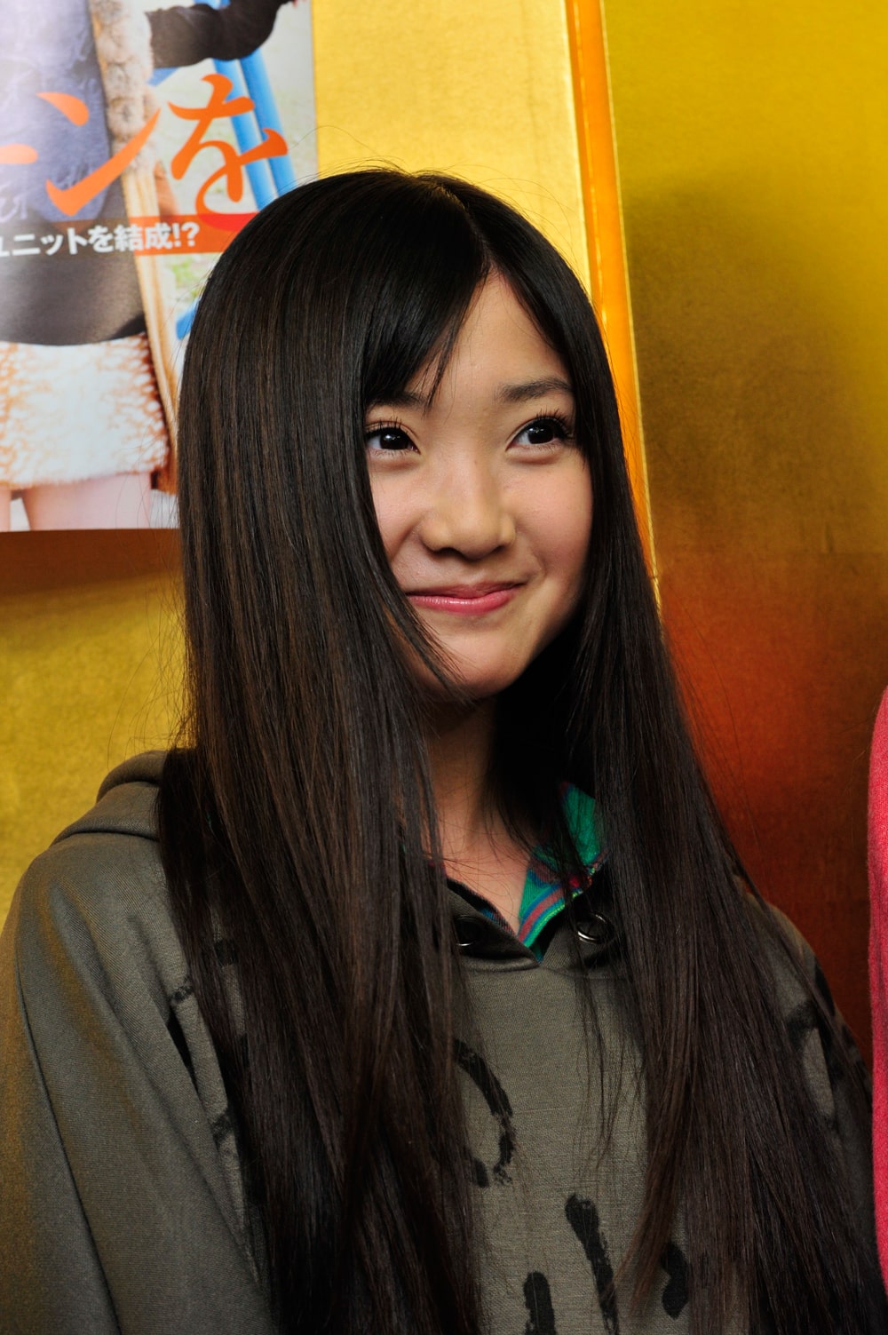 有安杏果 - ももクロZ-1、サイン本お渡し会に謎の美少女書店員乱入 