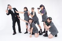 ナタリーPower Pushではシングル「労働讃歌」作詞を手がけた大槻ケンヂ（写真左端）とももクロの初対面トークを公開中。