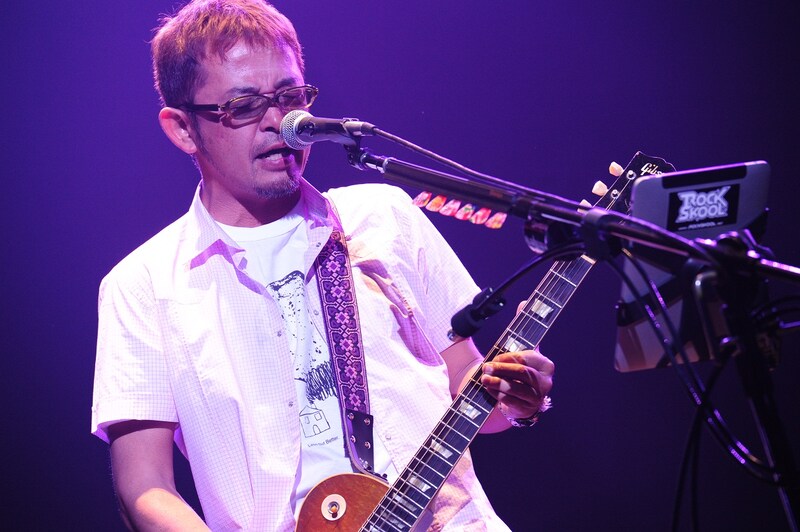 本日11月30日に行われた浦安文化会館公演での奥田民生。