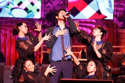 “大人のエロスパート”中の平井堅。