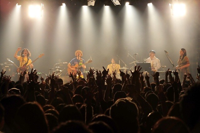 「live house live」の様子（撮影：TEPPEI）