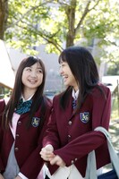 有安杏果（写真左）と百田夏菜子（右）。