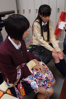 玉井詩織（写真左）と高城れに（右）。