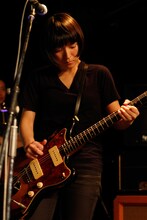 田渕ひさ子（Photo by 野沢大介）