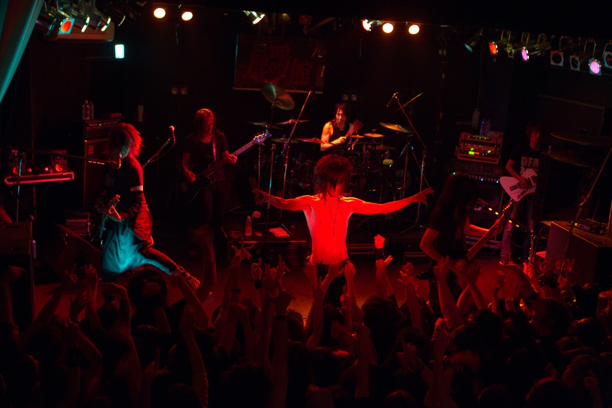 Creature Creature（写真は11月12日に東京・目黒鹿鳴館で行われた「PNEUMA TOUR -密殺-」より）