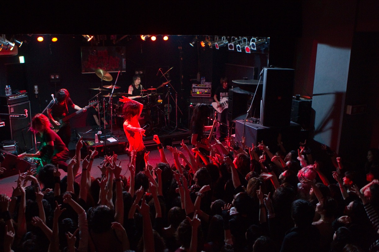 Creature Creature（写真は11月12日に東京・目黒鹿鳴館で行われた「PNEUMA TOUR -密殺-」より）