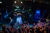 Creature Creature（写真は11月12日に東京・目黒鹿鳴館で行われた「PNEUMA TOUR -密殺-」より）