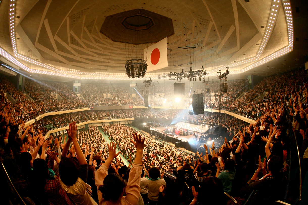 「THE BAWDIES "LIVE THE LIFE I LOVE" TOUR 2011」最終公演の様子。（撮影：橋本塁【SOUND SHOOTER】）