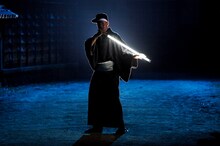 仕事人・歌い屋のジェロ。