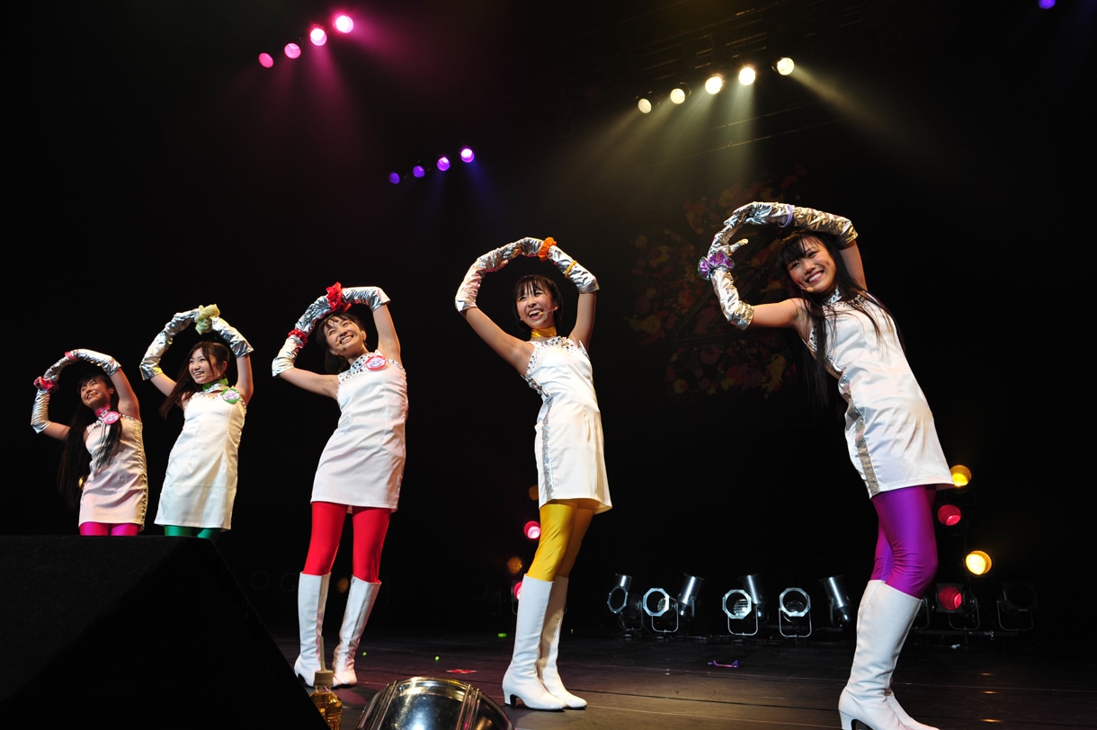 写真はZepp Tokyoで行われた未確認少女隊UFIのライブの模様。