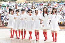 よみうりランドに集まったファンを背にフォトセッションに挑む渡り廊下走り隊7。