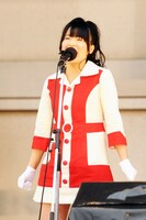 「オリコン1位！」と叫ぶ平嶋夏海。