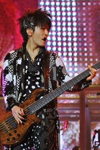 写真は12月4日のライブのtetsuya（B）。