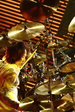 写真は12月4日のライブのyukihiro（Dr）。
