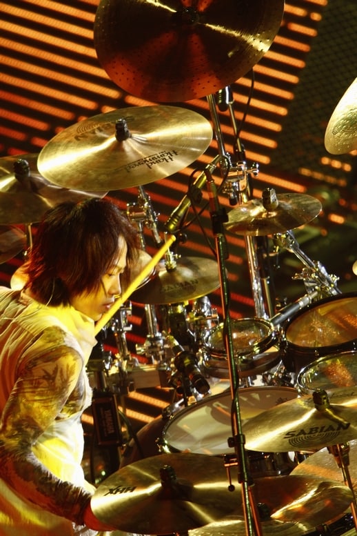 写真は12月4日のライブのyukihiro（Dr）。