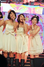 写真左から遠藤舞、外岡えりか、三宅ひとみ。