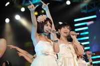 写真左から遠藤舞、横山ルリカ。