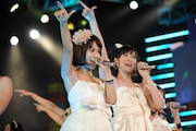 写真左から遠藤舞、横山ルリカ。