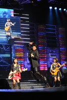 森本さやかフジテレビアナウンサー（写真中央）