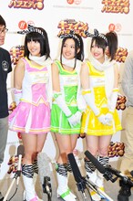 写真左から平田璃香子、古川愛李、小野晴香。