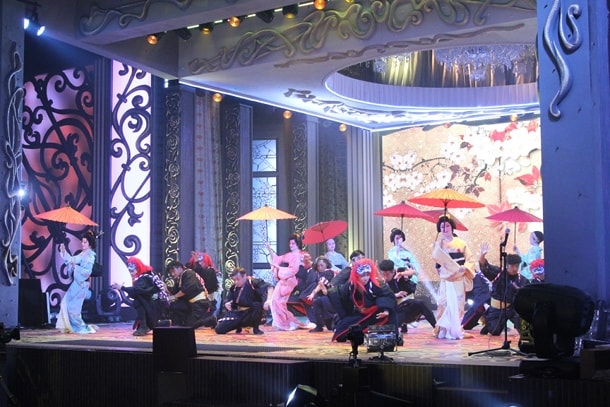 T.M.Revolution×浅倉大介とコラボレーションする劇団朱雀のリハーサルの様子。