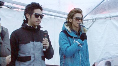 ファンに挨拶するヒルクライム（写真左からDJ KATSU、TOC）。