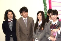 ピース（写真左側）