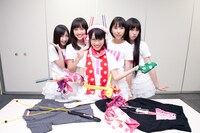 新アイテムに興奮のあまり暴走するたかぎ社長と4人の社員。