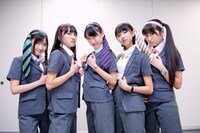 スウェット素材ジャケット「“省” -SHO-」で決めるももいろクローバーZ。