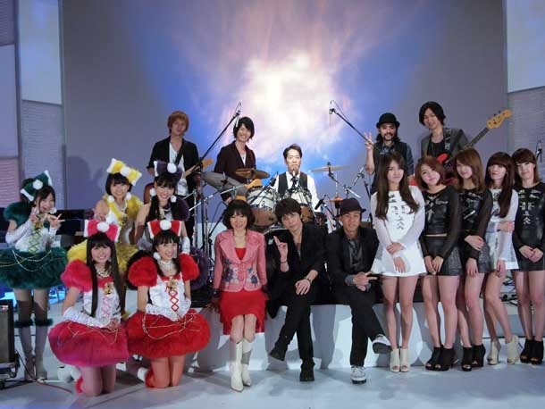 「クリスマスキャロルの頃には」を収録した際の稲垣潤一、平松愛理、CHEMISTRY、NICO Touches the Walls、ももいろクローバーZ、4Minute。